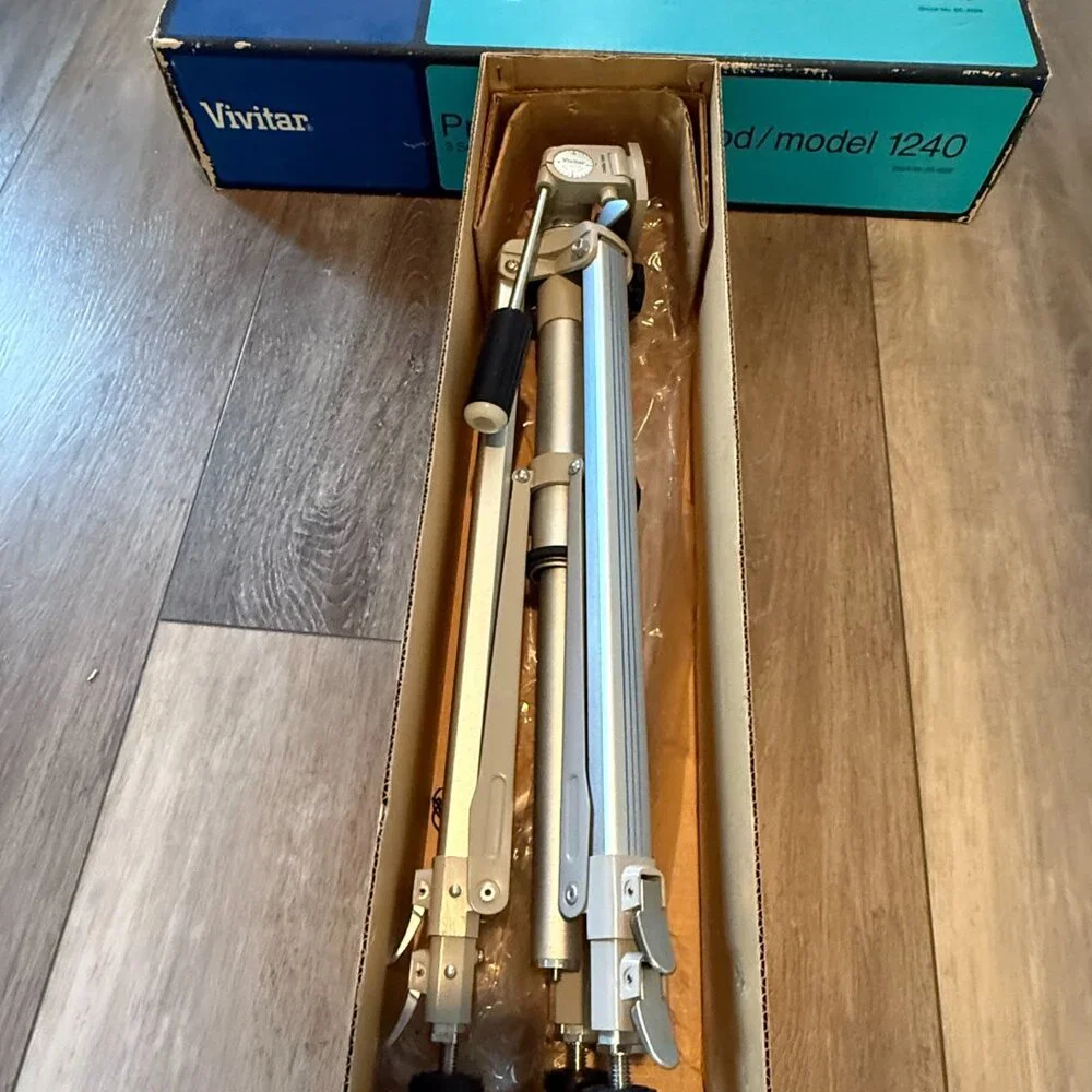 VIVITAR 1240 PRO CAMERA CAMCORDER TRIPOD